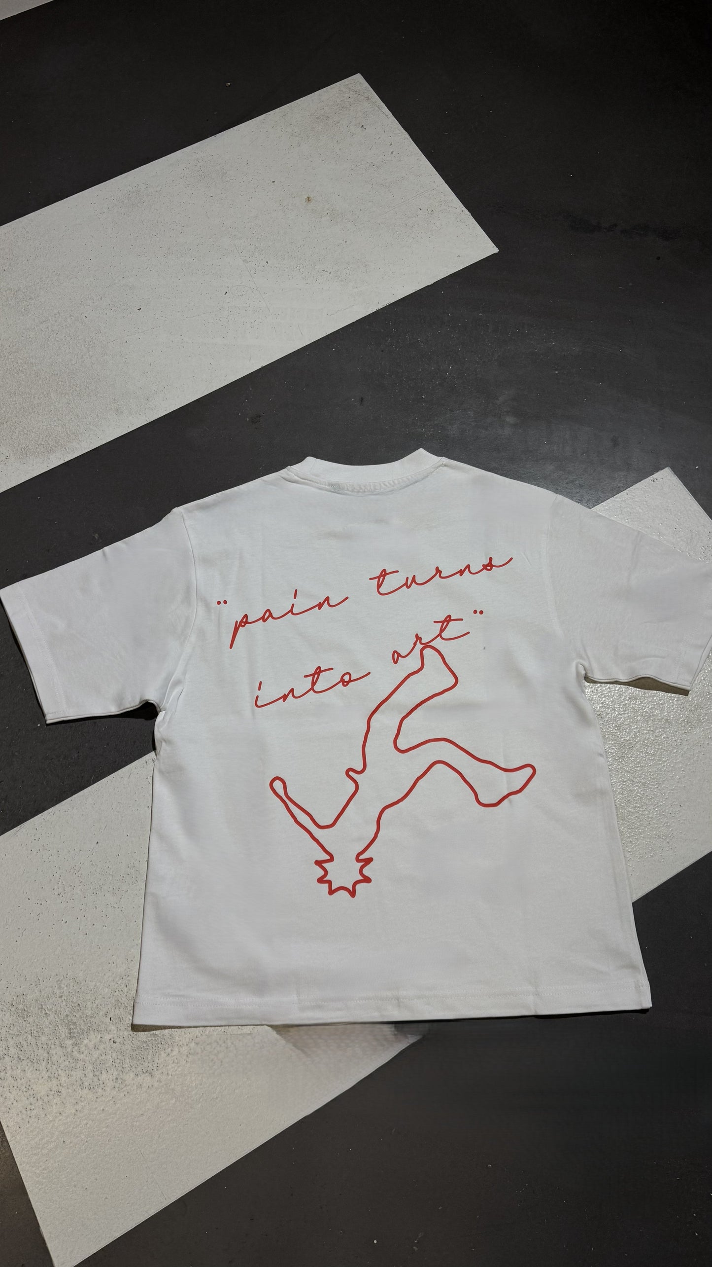 PAIN TEE